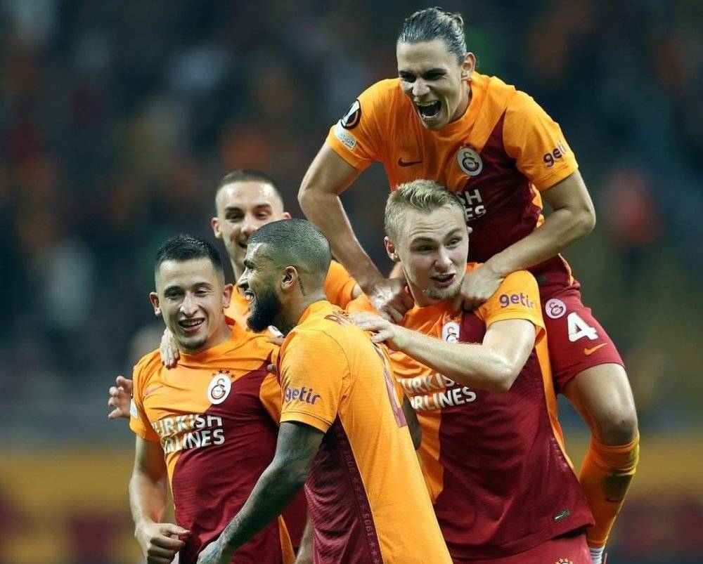 雷火电竞官网-利物浦战平皇马，卡瓦尼乌龙送礼欧联杯