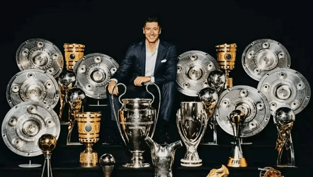 曼联力克多特蒙德，莱万梅开二度德甲